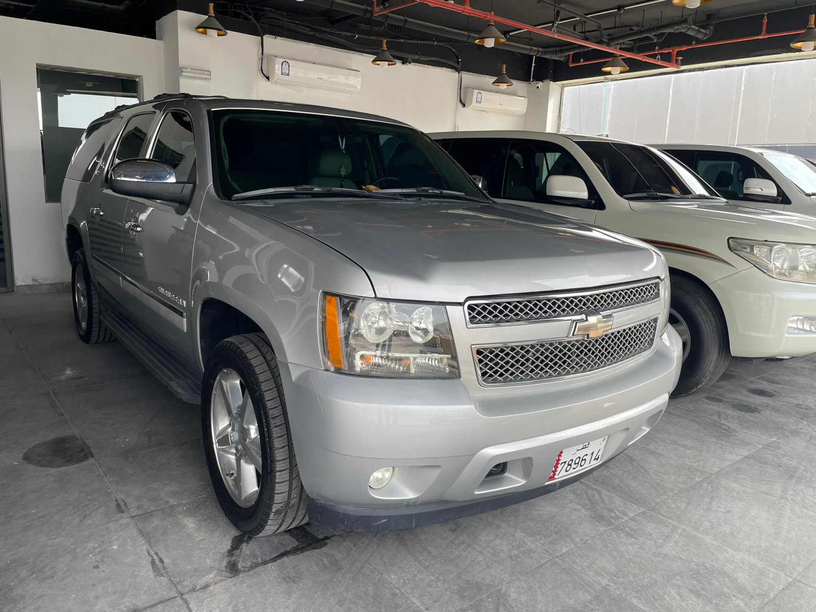 Chevrolet Suburban 2010 - Image 2