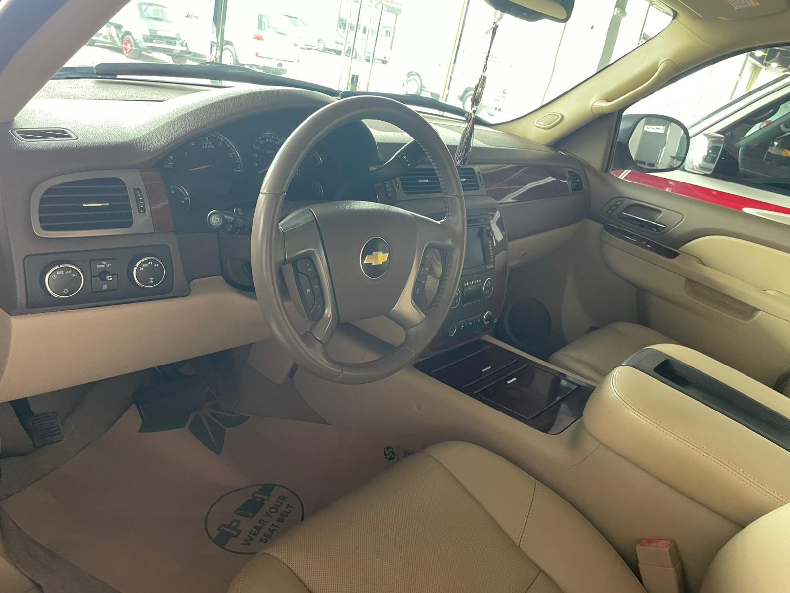 Chevrolet Suburban 2010 - Image 3