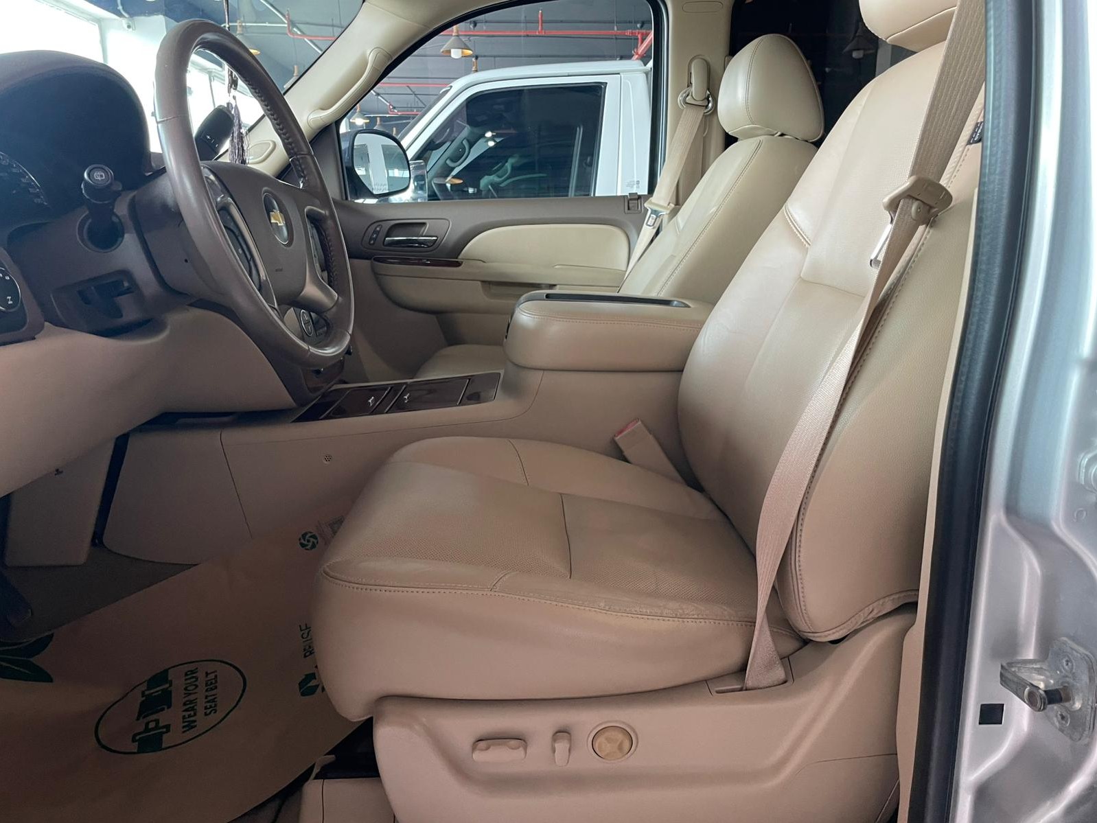 Chevrolet Suburban 2010 - Image 4