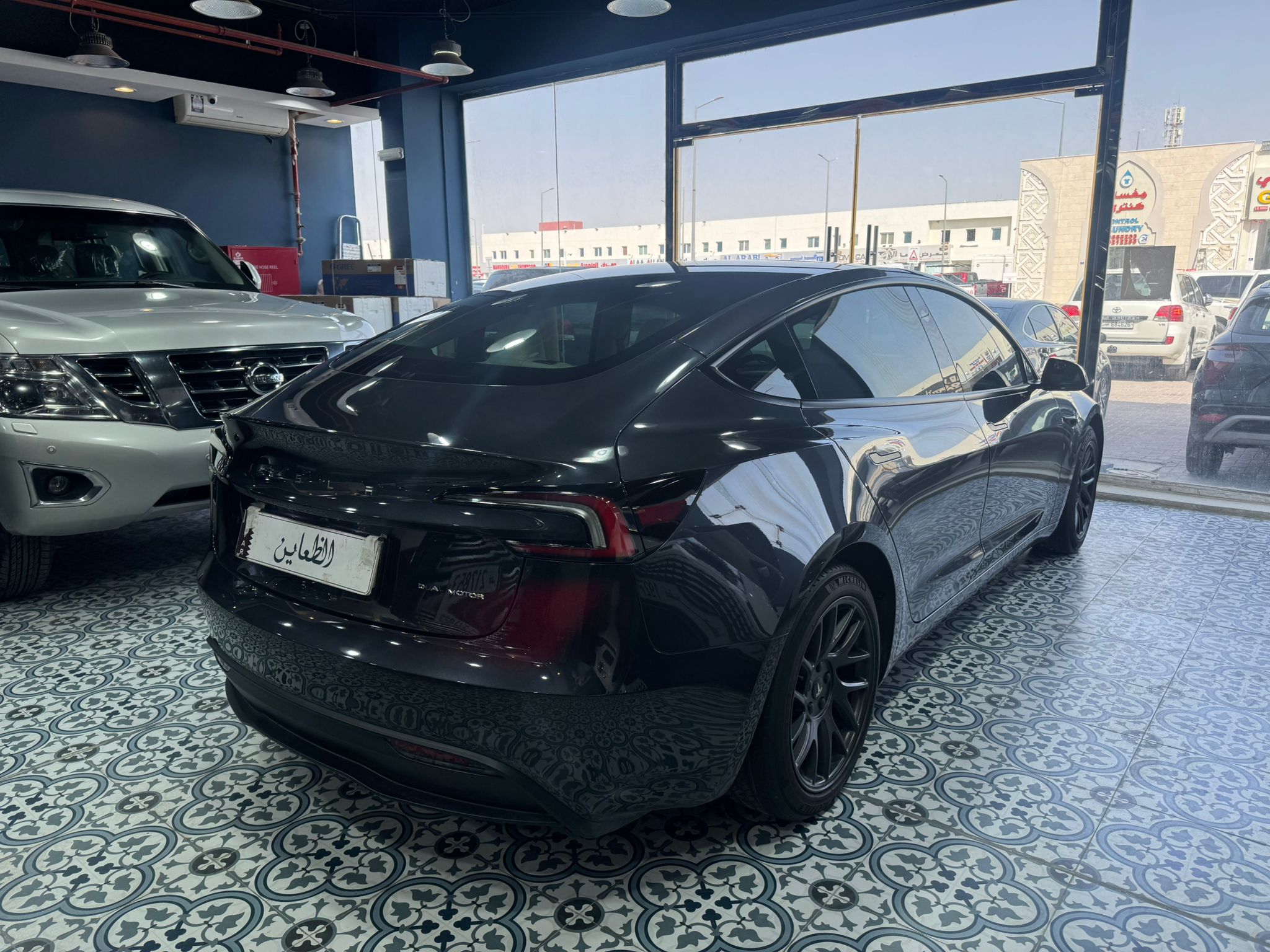 Tesla Dual motor 2024 - Image 2