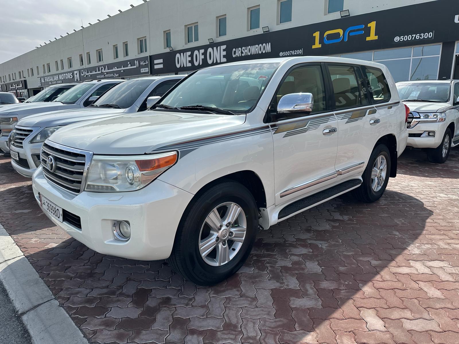 Toyota Land Cruiser GXR v8 2012 - Image 2
