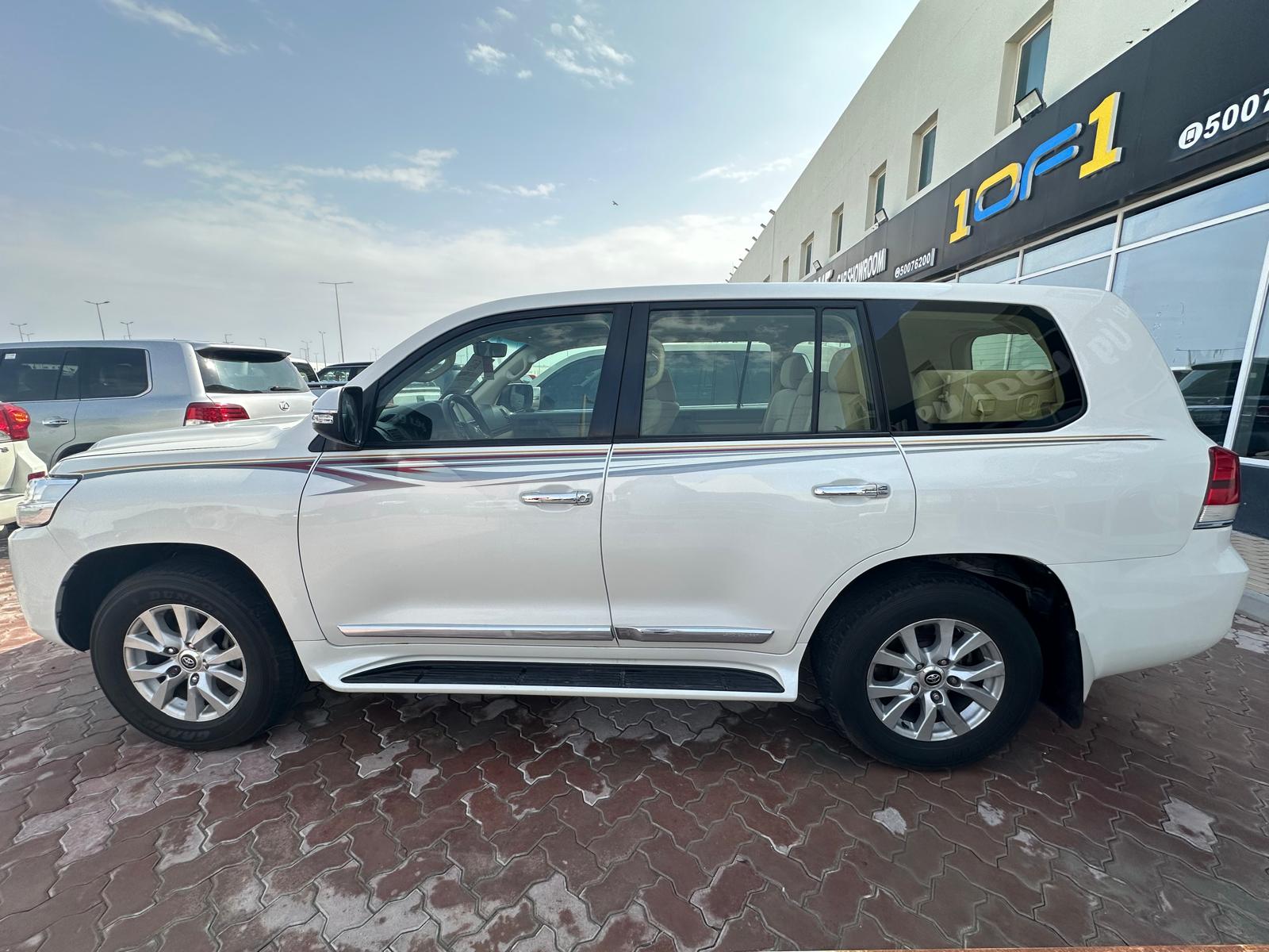 Toyota Land Cruiser GXR v8 2018 - Image 3