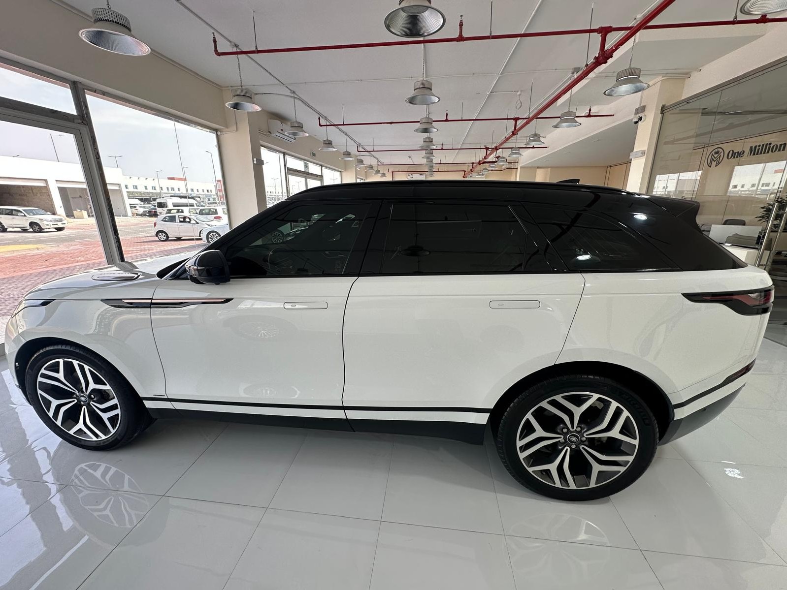 Land Rover Range Rover Velar Dynamic SE  2020 - Image 4