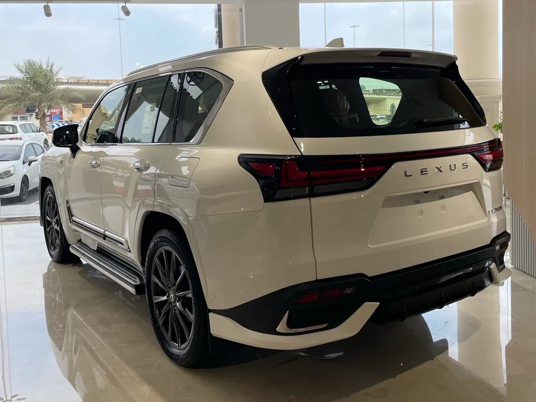 Lexus LX 700h F-SPORT 2025 - Image 2