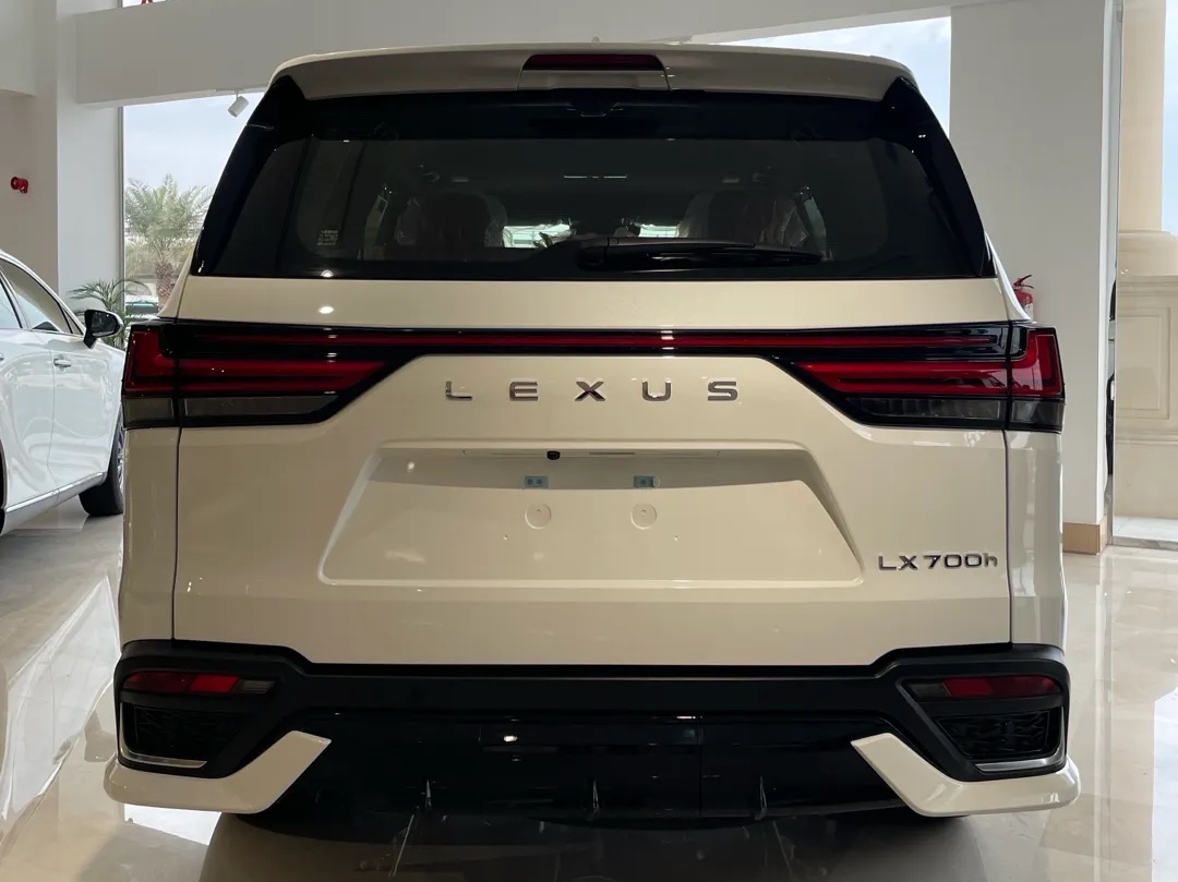 Lexus LX 700h F-SPORT 2025 - Image 3