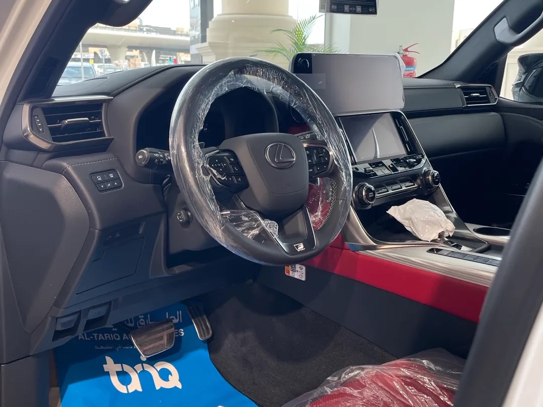 Lexus LX 700h F-SPORT 2025 - Image 4