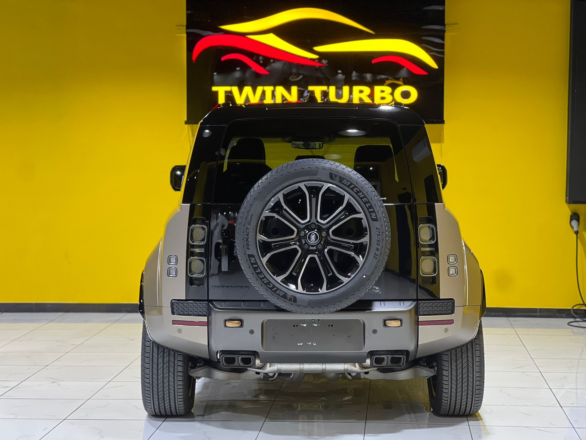 Land Rover Defender OCTA 2025 - Image 2