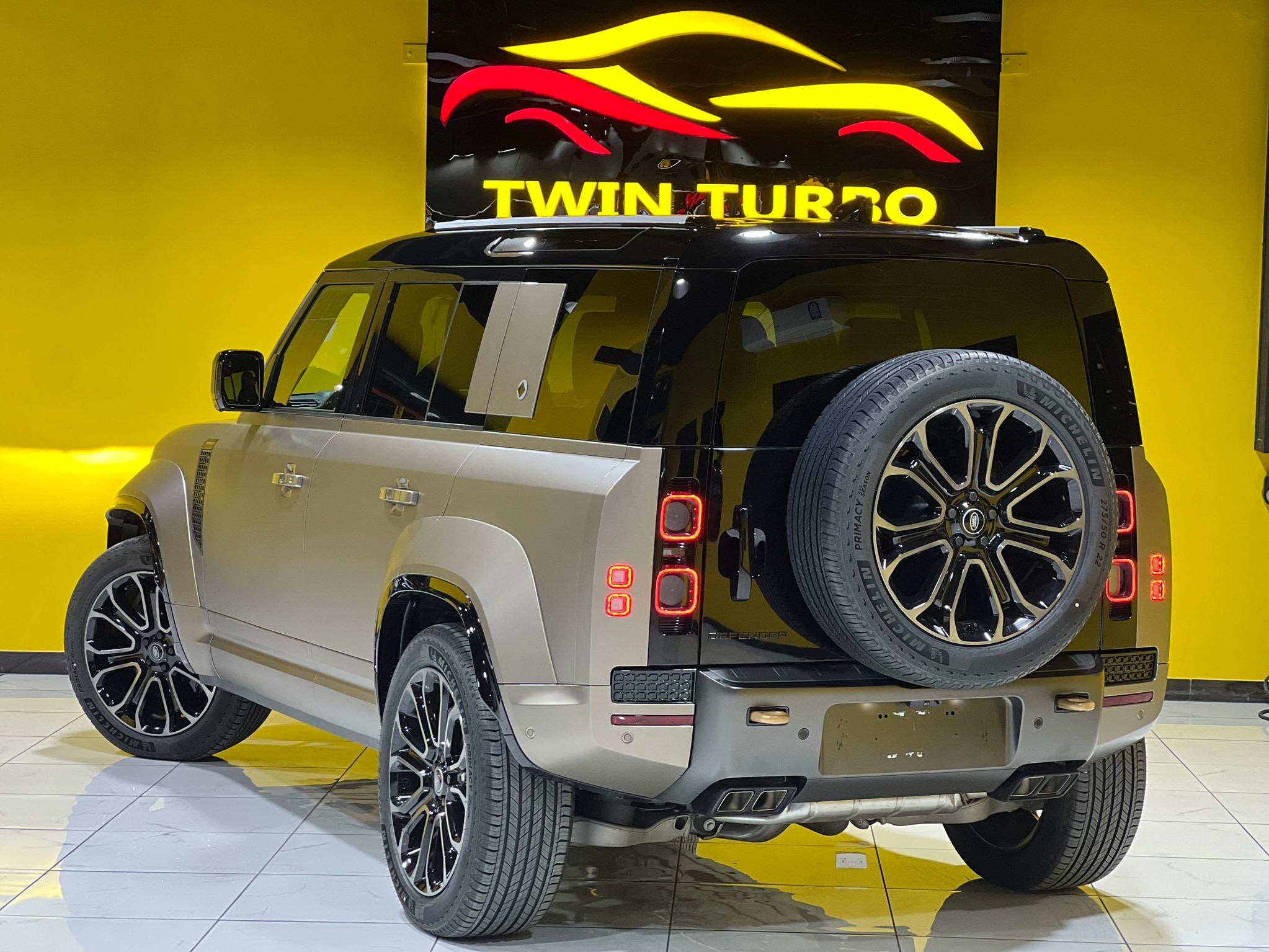 Land Rover Defender OCTA 2025 - Image 3
