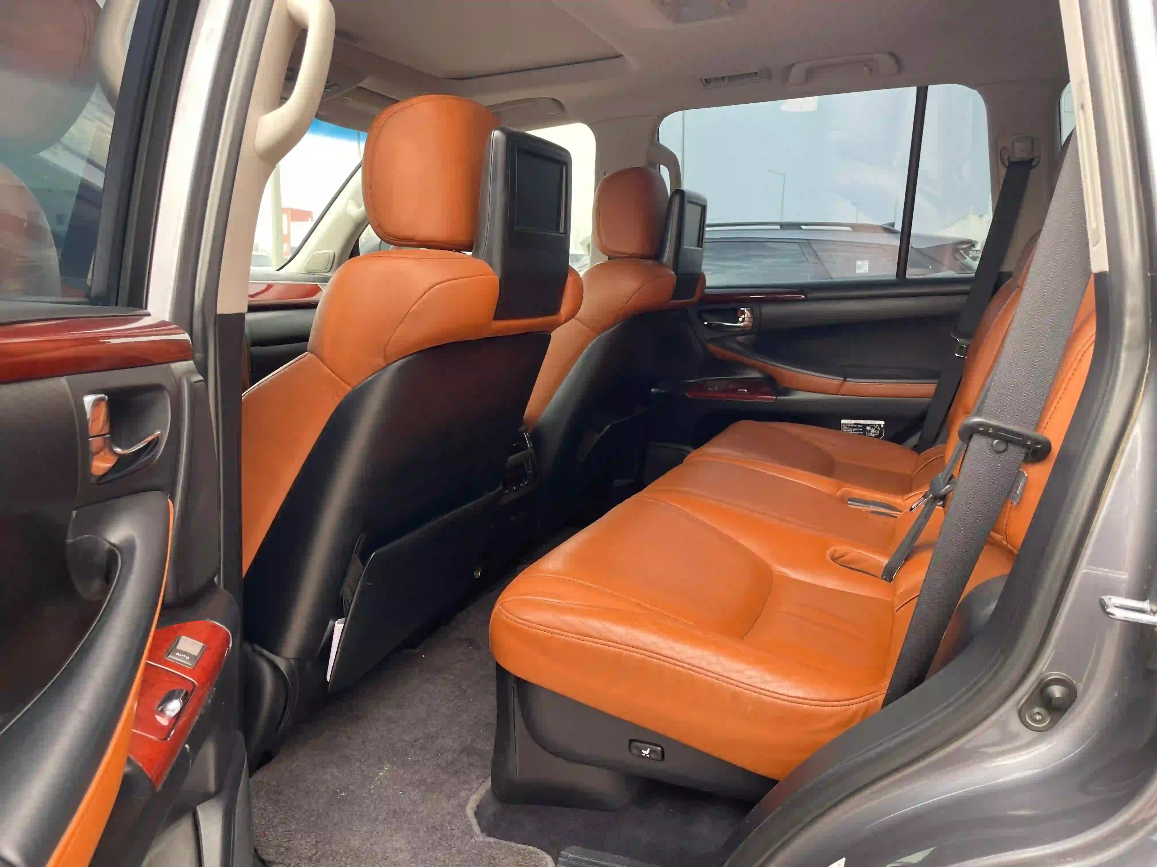 Lexus LX 570 2012 - Image 4
