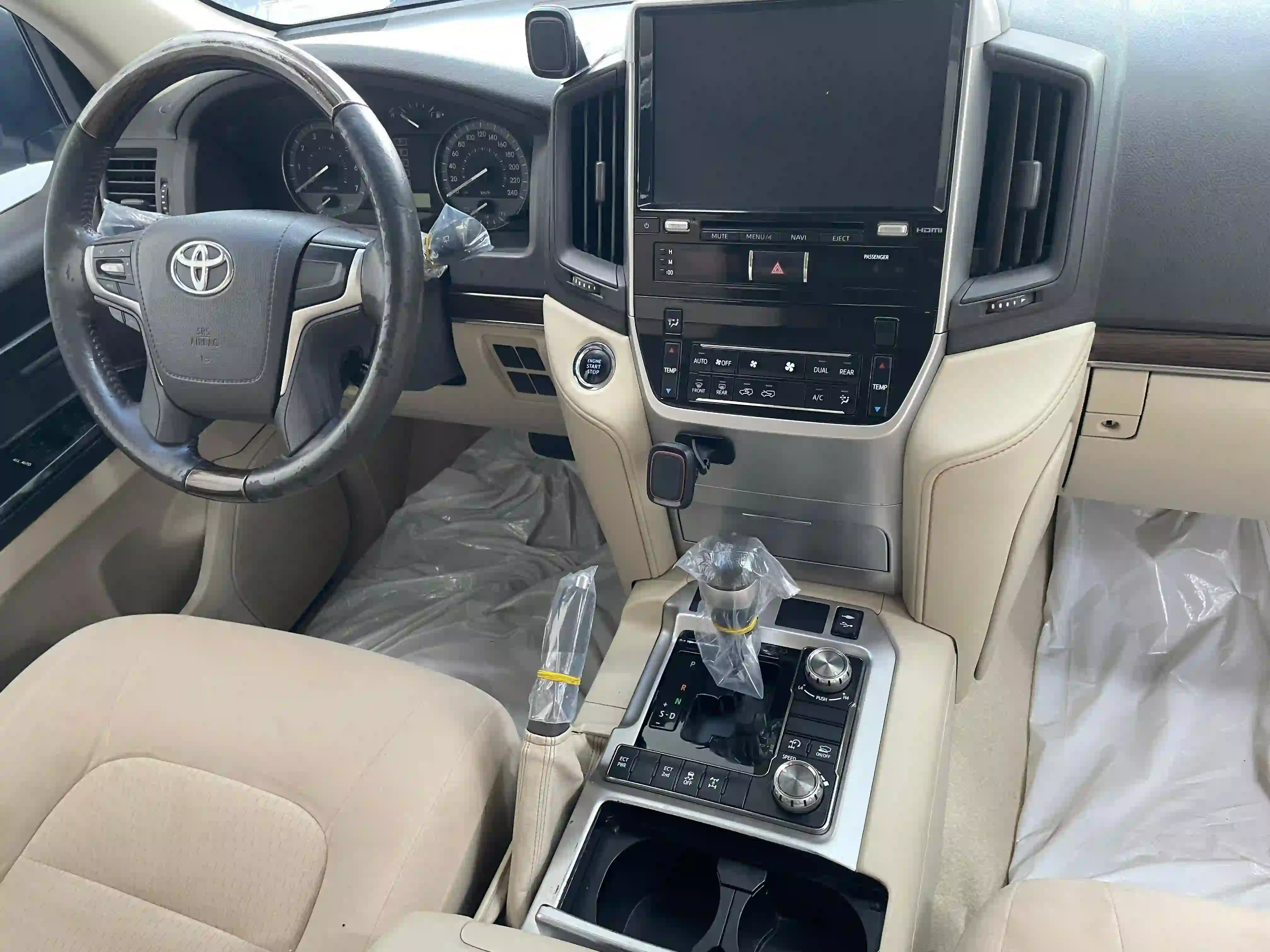 Toyota Land Cruiser GXR v8 2019 - Image 3
