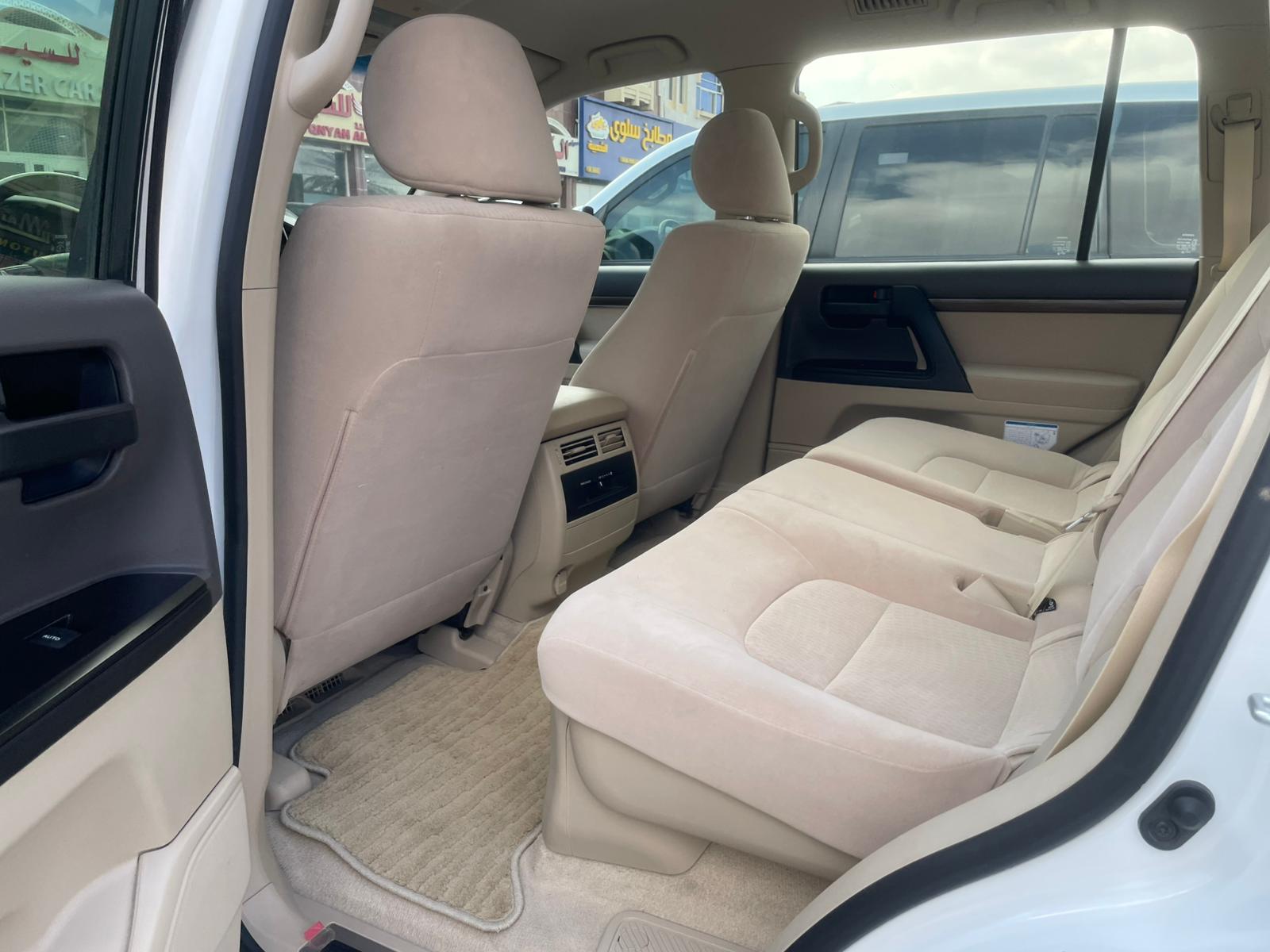 Toyota Land Cruiser GXR Diesel v8 2019 - Image 2