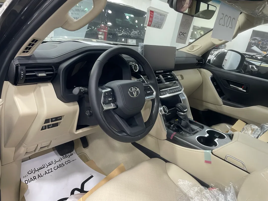 Toyota Land Cruiser VXR Twin Turbo 2025 - Image 3