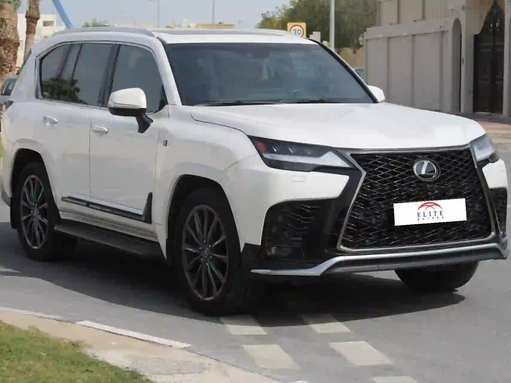Lexus LX 600  F-Sport 2022 - Image 3