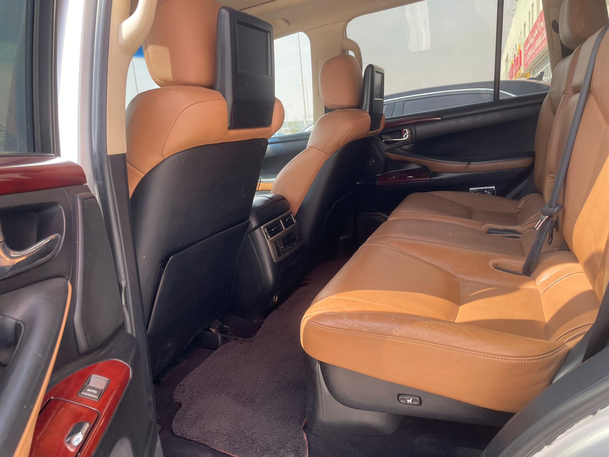 Lexus LX 570 2015 - Image 2