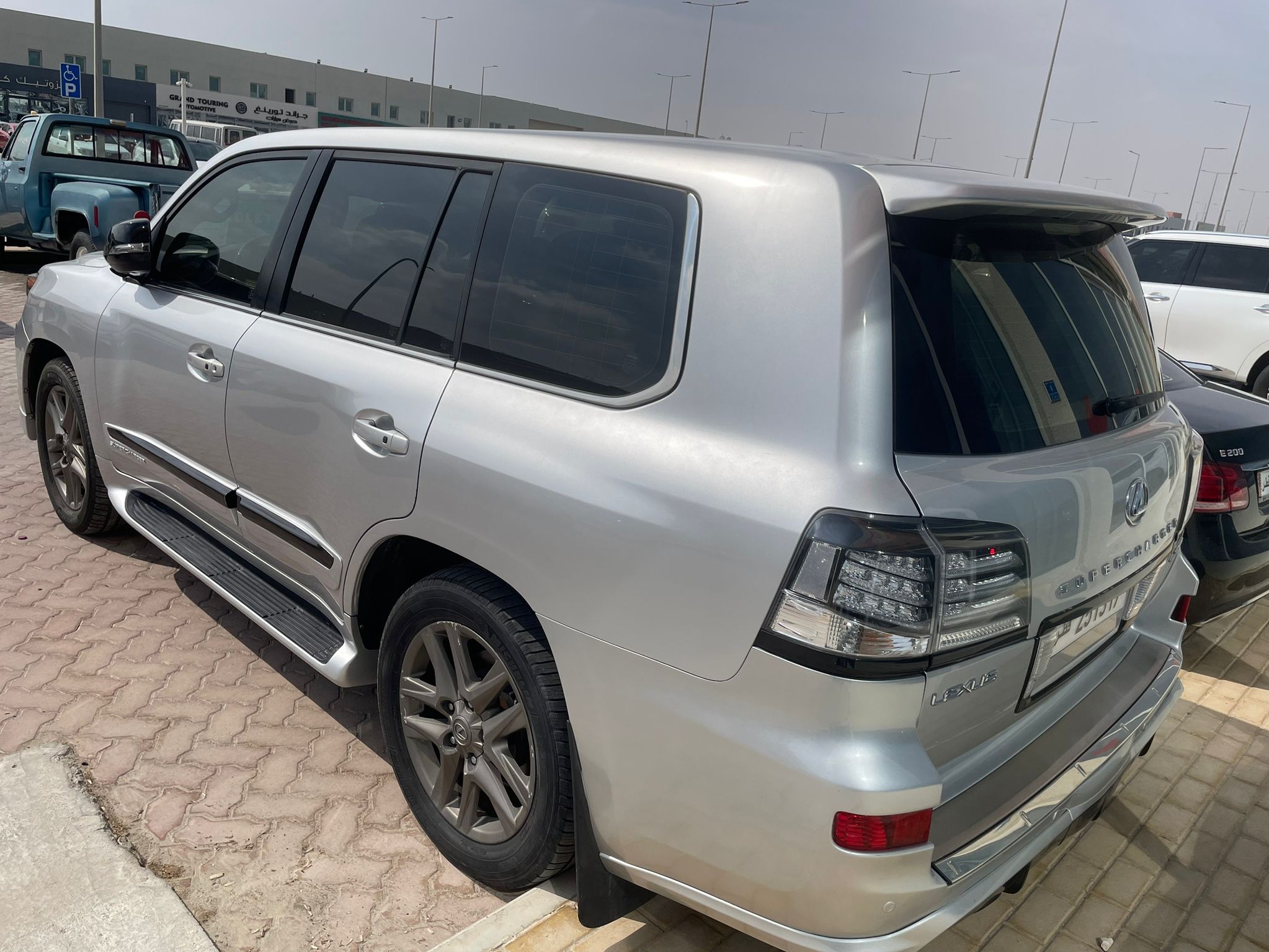 Lexus LX 570 2015 - Image 4