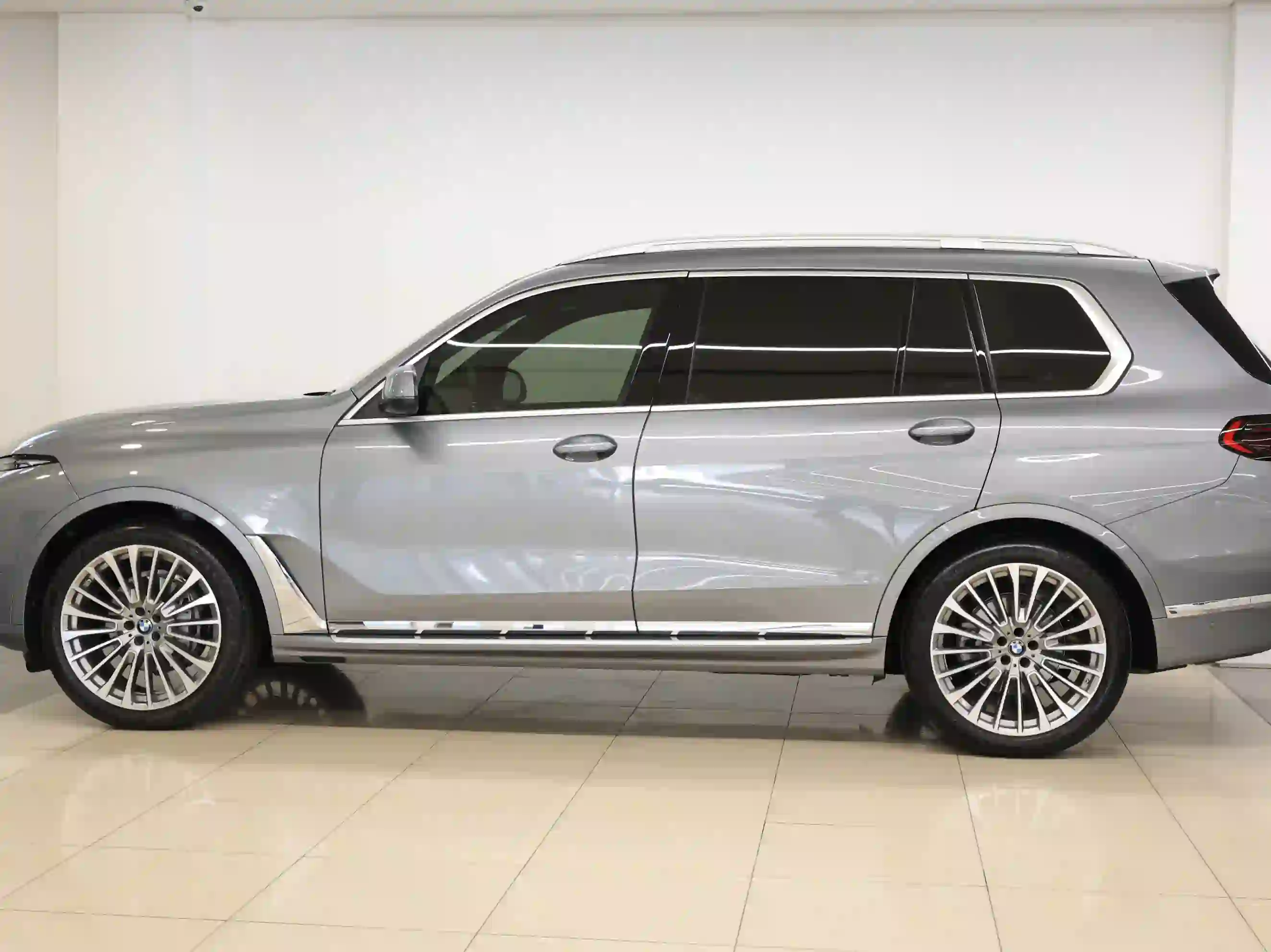 BMW X-Series X7 xDrive40i 2024 - Image 2