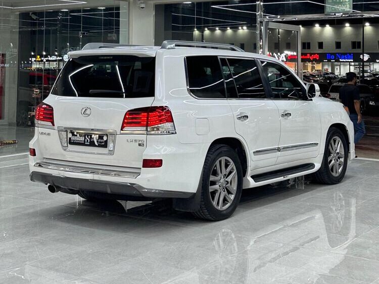 Lexus LX 570 S 2015 - Image 3
