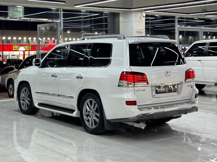 Lexus LX 570 S 2015 - Image 4