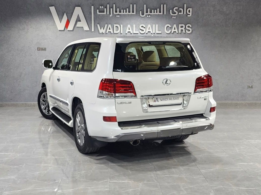 Lexus LX 570 2015 - Image 2
