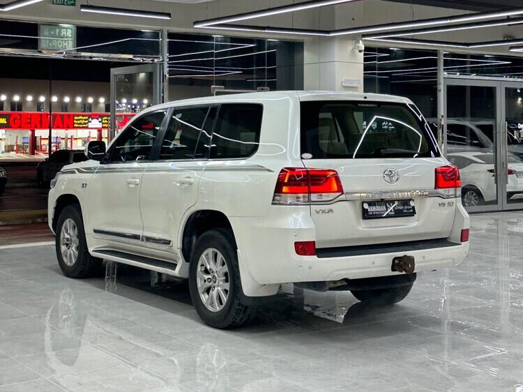 Toyota Land Cruiser VX.R 2017 - Image 3