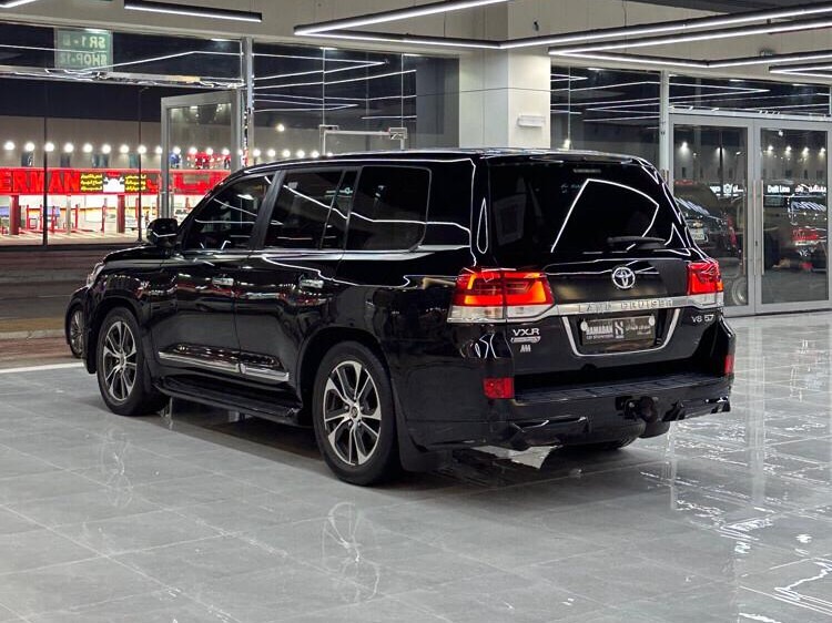 Toyota Land Cruiser VXR Grand Touring 2020 - Image 3