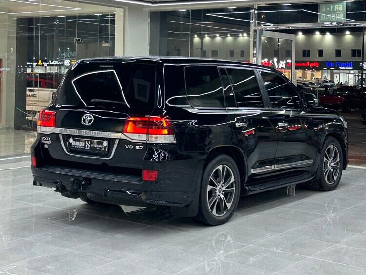 Toyota Land Cruiser VXR Grand Touring 2020 - Image 4