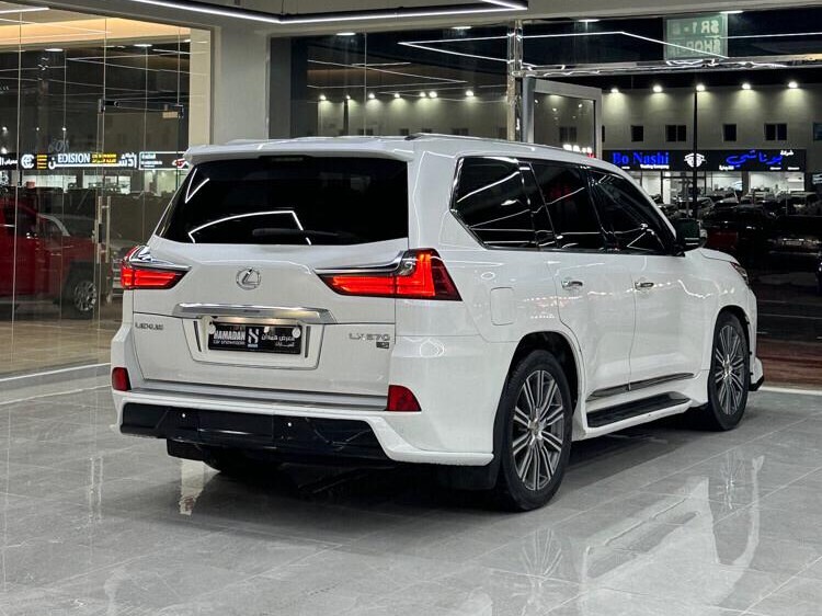 Lexus LX 570 S 2017 - Image 4