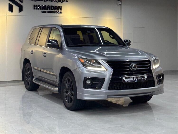 Lexus LX 570 2011 - Image 2