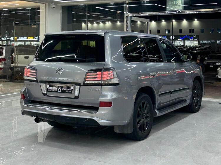 Lexus LX 570 2011 - Image 3