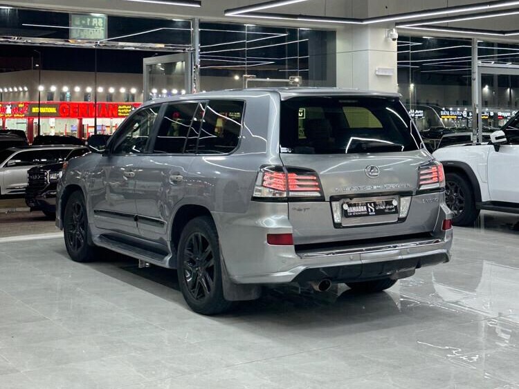 Lexus LX 570 2011 - Image 4