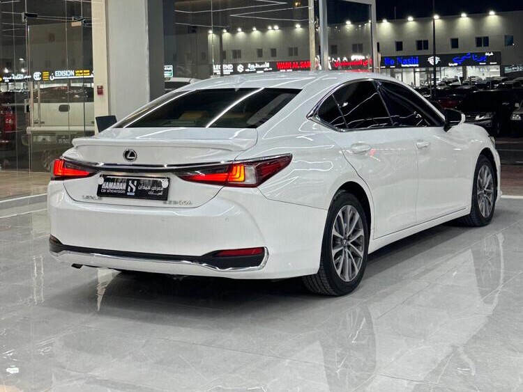 Lexus ES 2023 - Image 3
