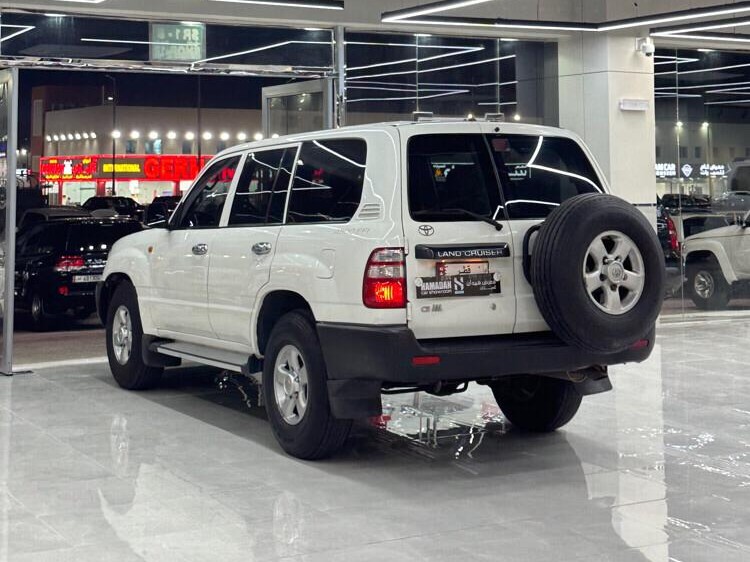 Toyota Land Cruiser G standard 2004 - Image 3