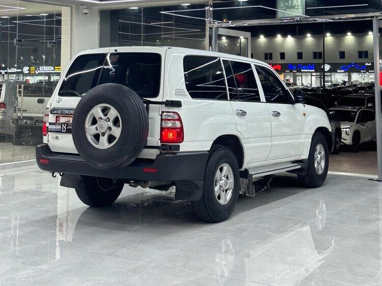 Toyota Land Cruiser G standard 2004 - Image 4
