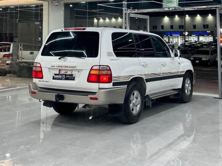 Toyota Land Cruiser GX.R 1999 - Image 4