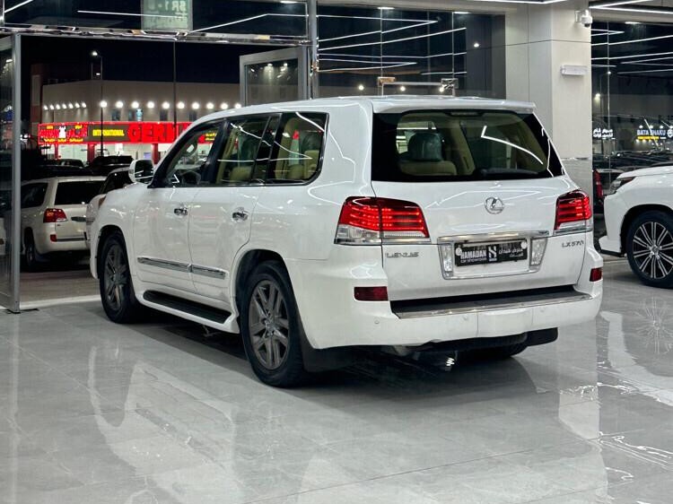 Lexus LX 570 2012 - Image 2