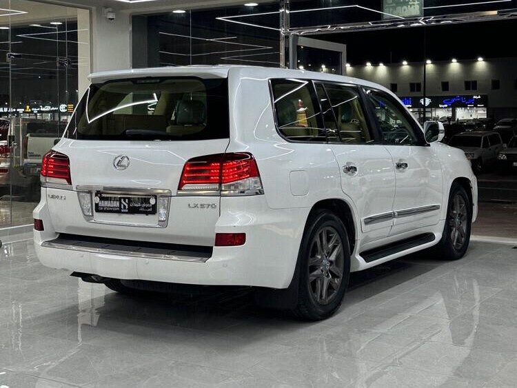 Lexus LX 570 2012 - Image 3