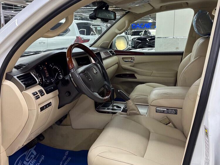 Lexus LX 570 2012 - Image 4