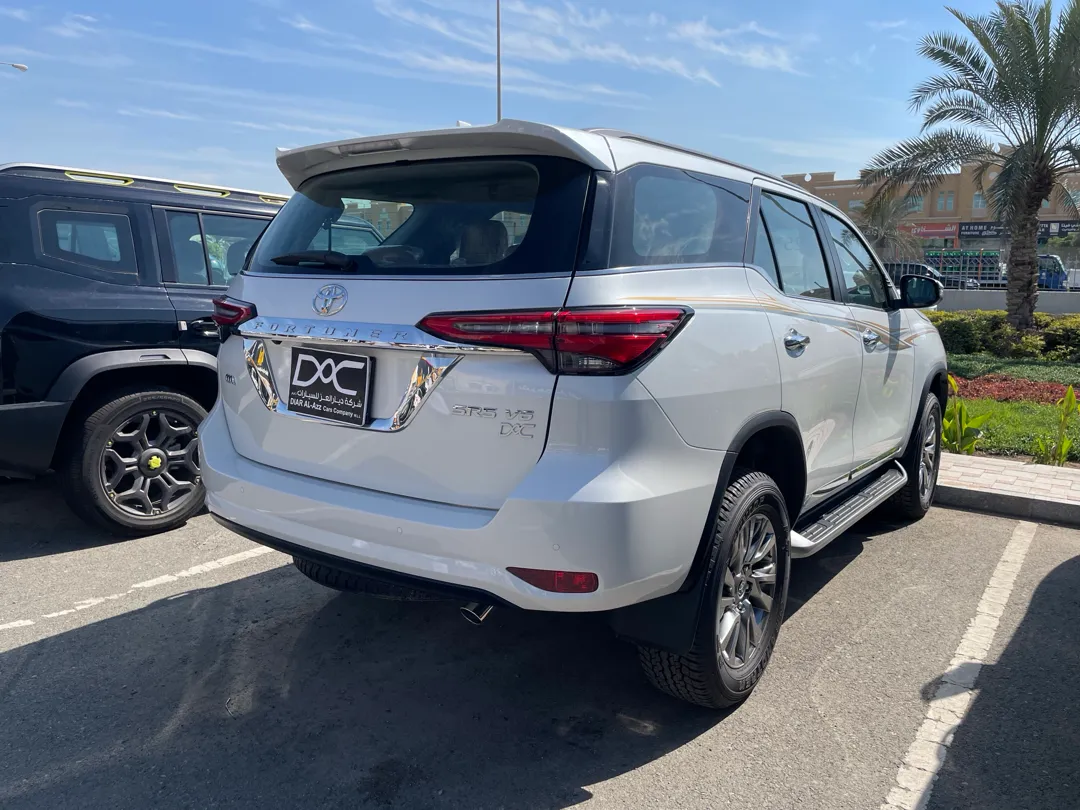 Toyota Fortuner V6 2025 - Image 2