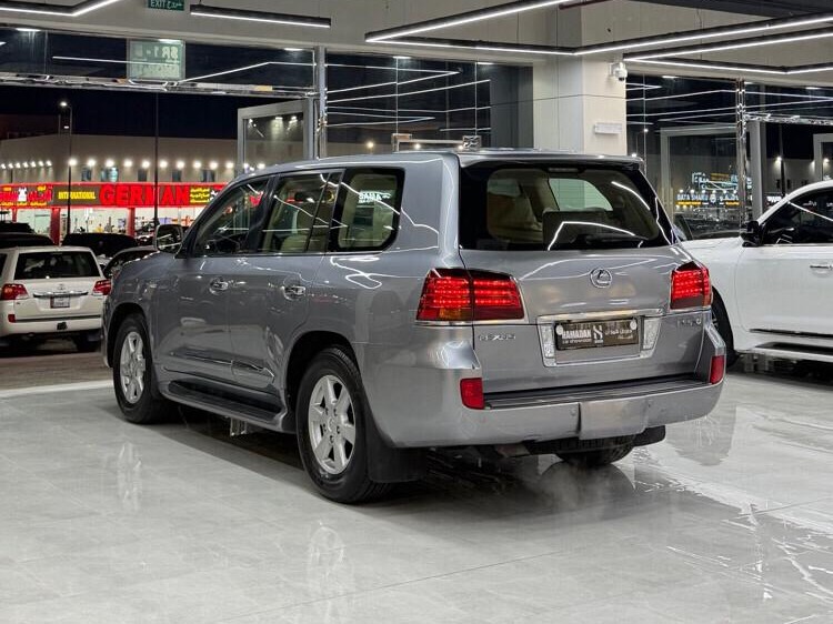 Lexus LX 570 2010 - Image 3