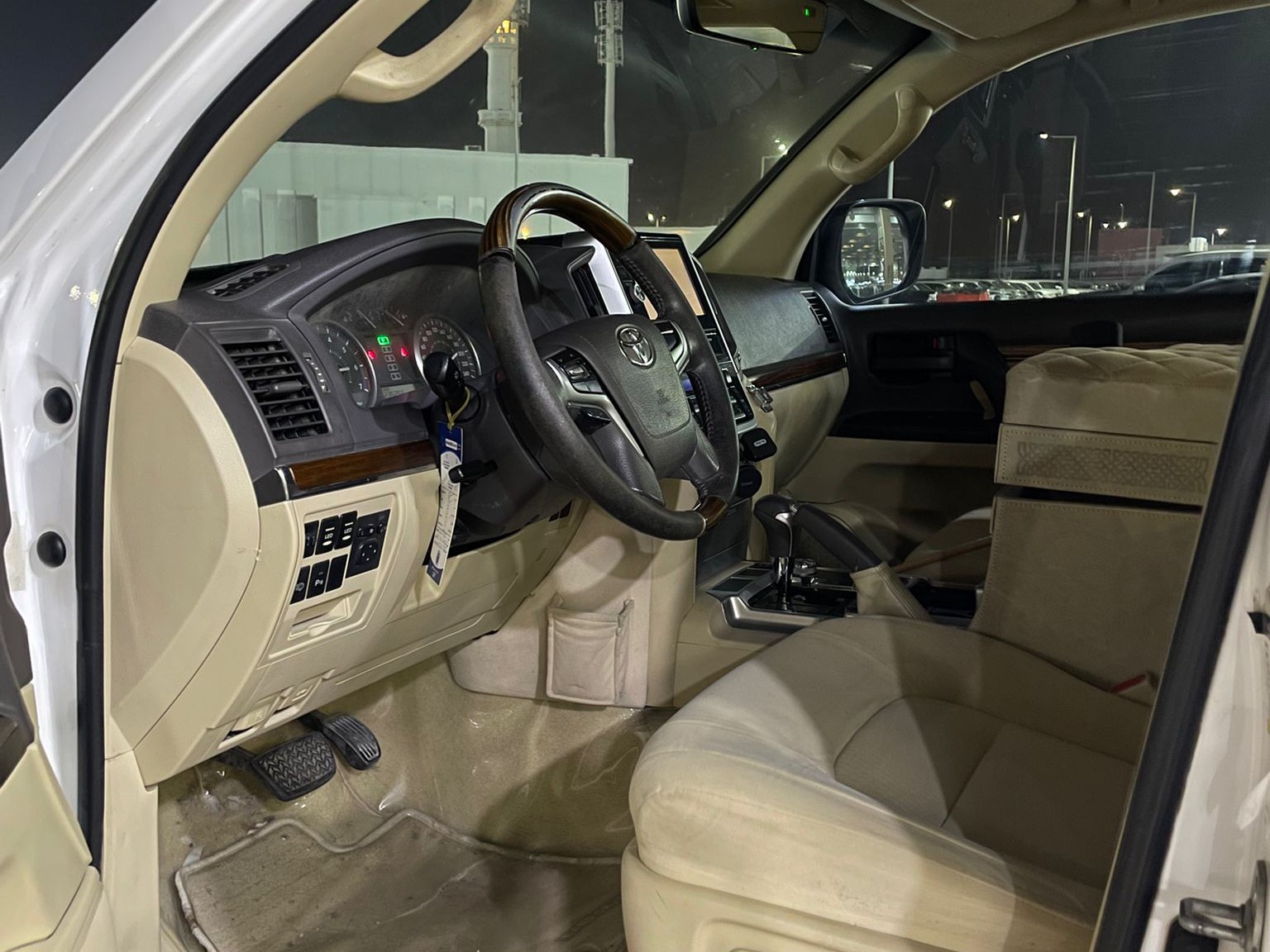 Toyota Land Cruiser GXR v8 2016 - Image 3