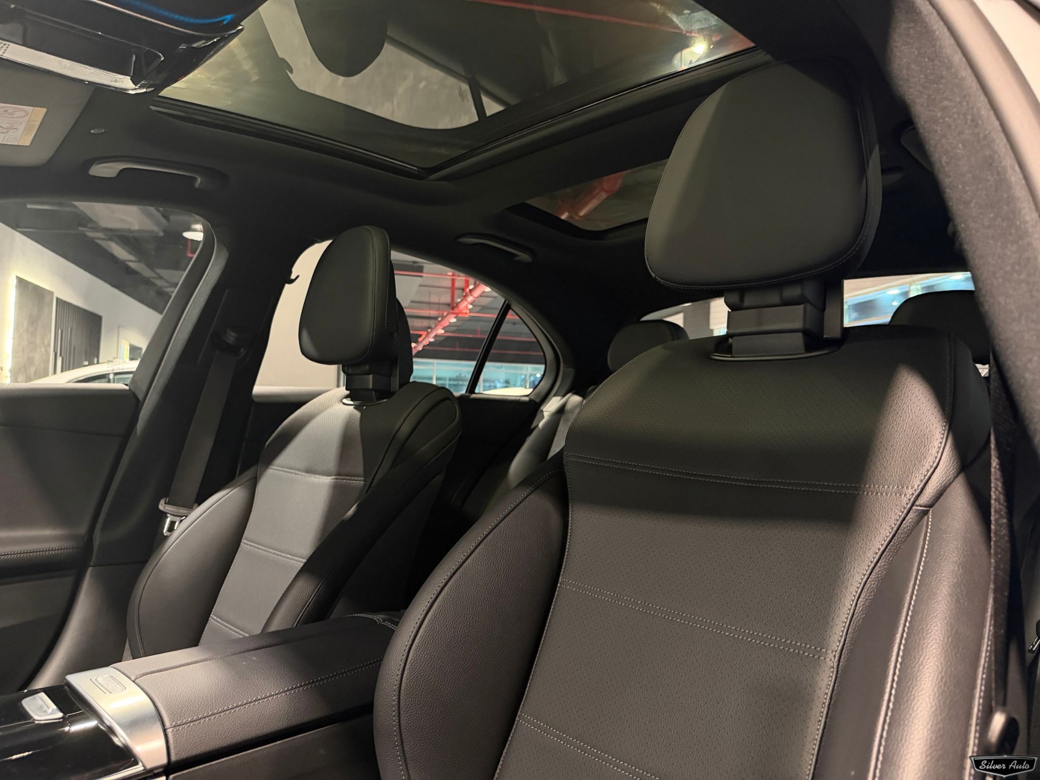 Mercedes-Benz C-Class Sedan 200 2025 - Image 3