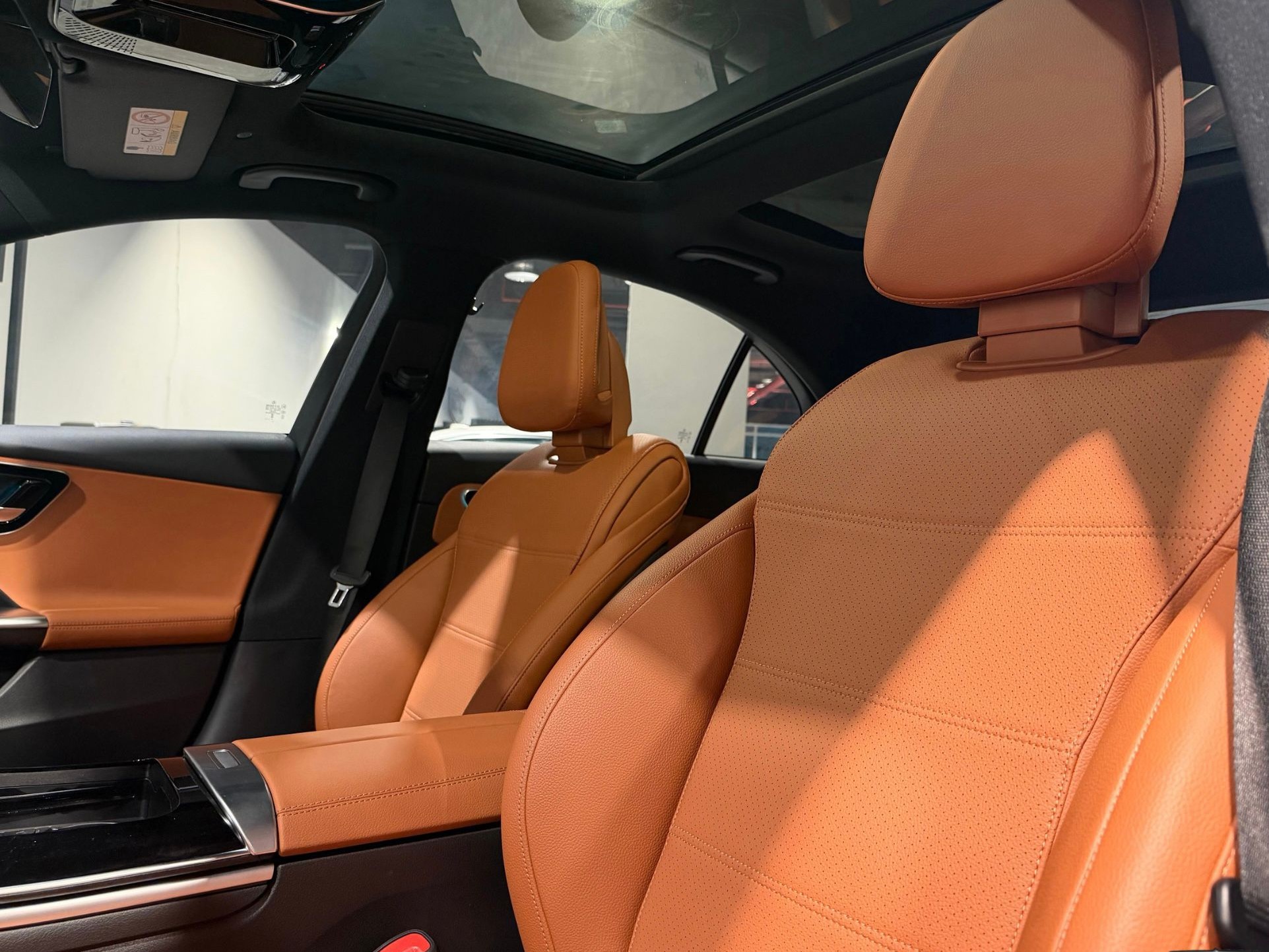 Mercedes-Benz C-Class Sedan 200 2025 - Image 3