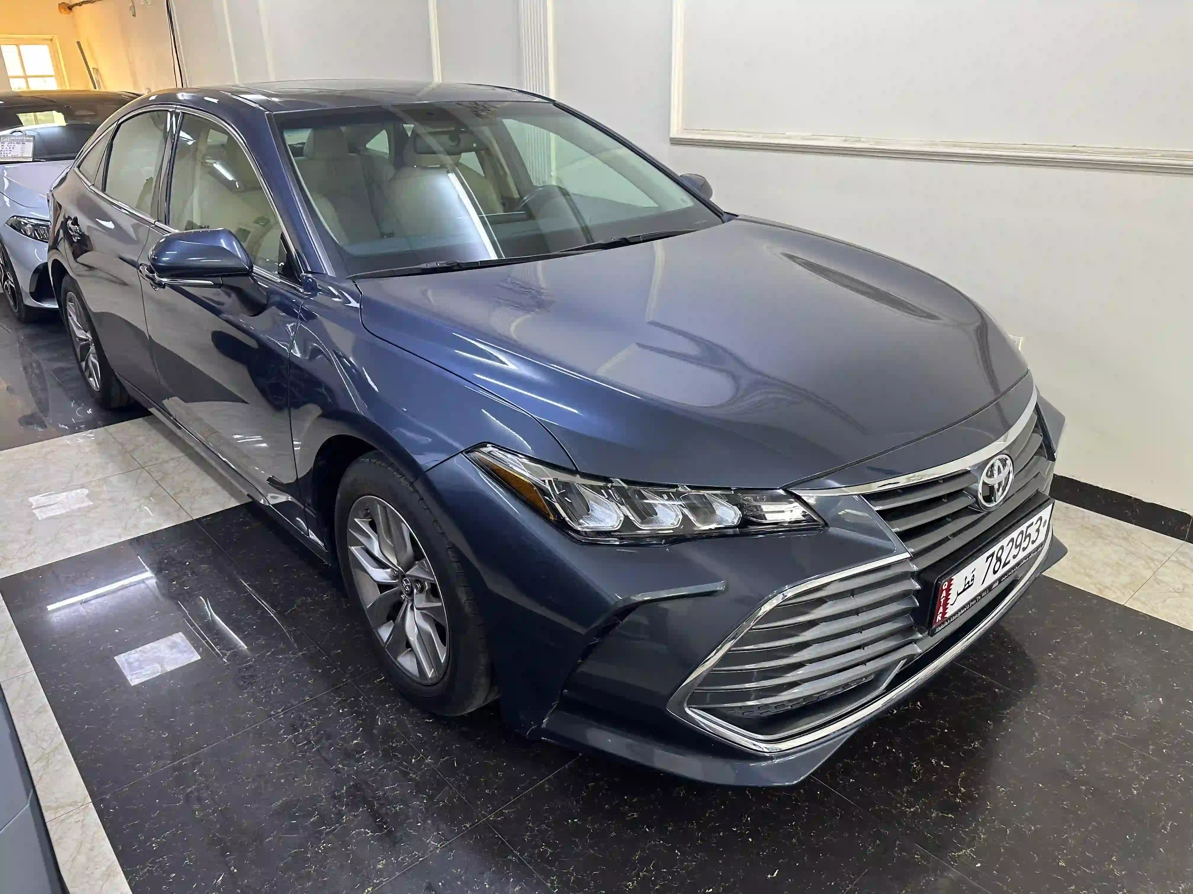 Toyota Avalon 2019 - Image 2