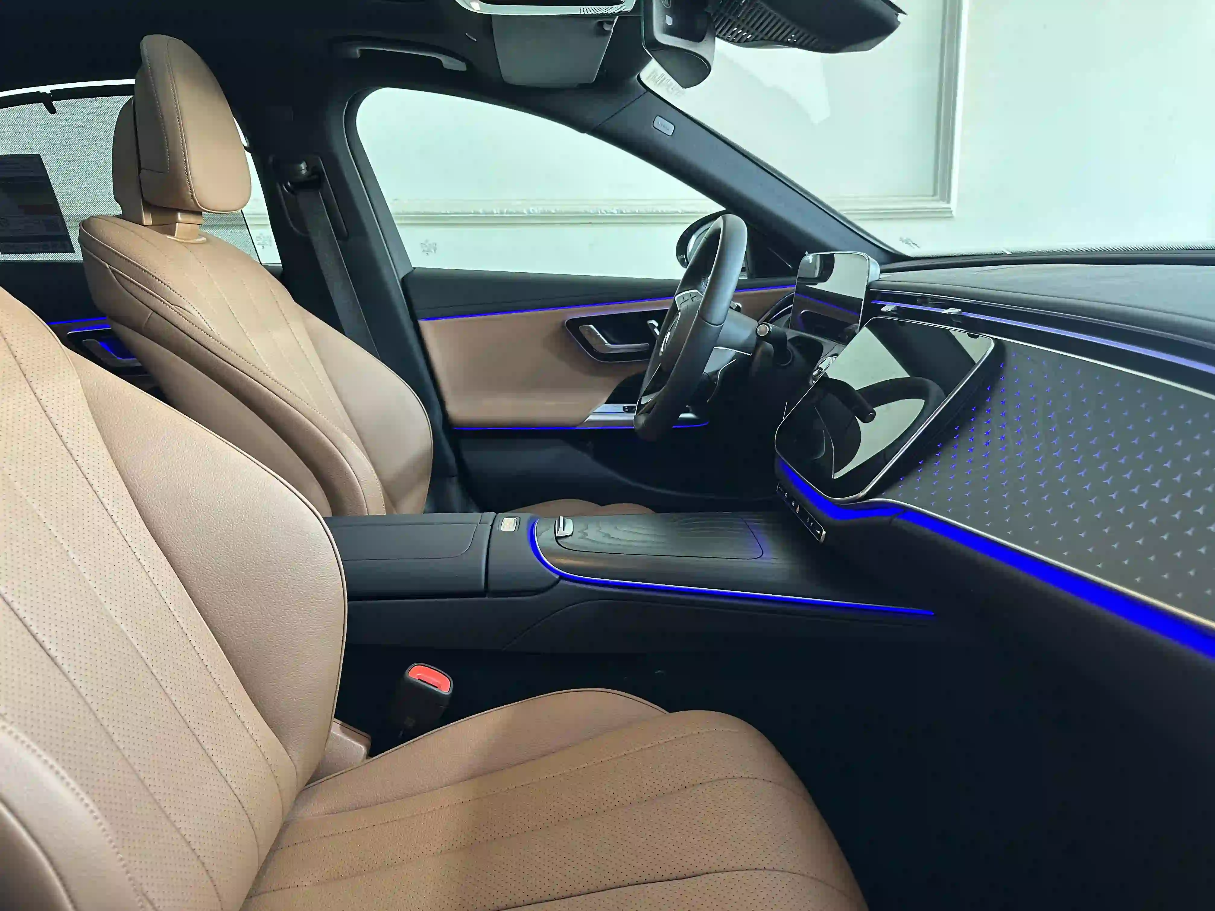 Mercedes-Benz E-Class Sedan 200 2025 - Image 4
