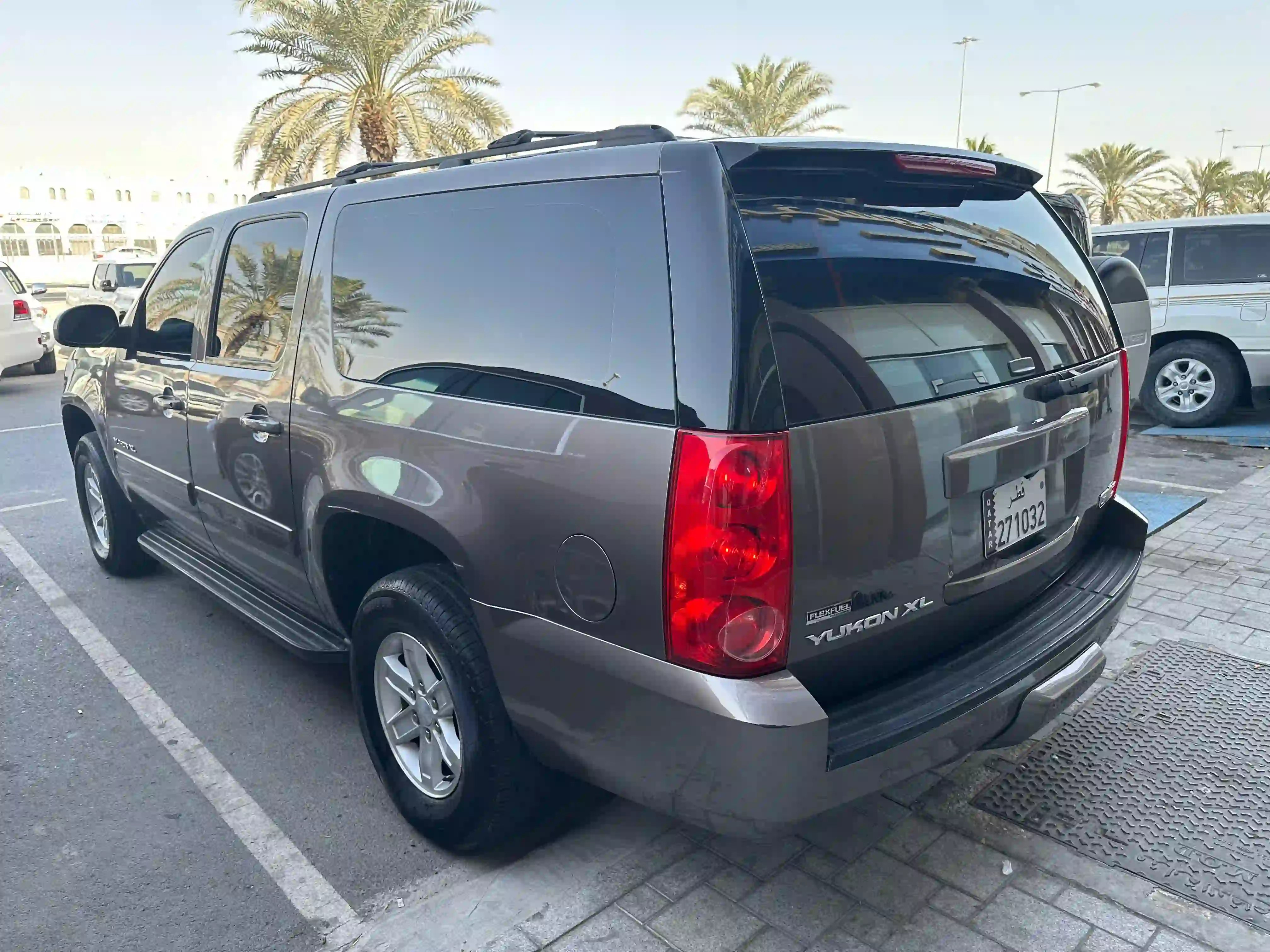 GMC Yukon XL 2011 - Image 3