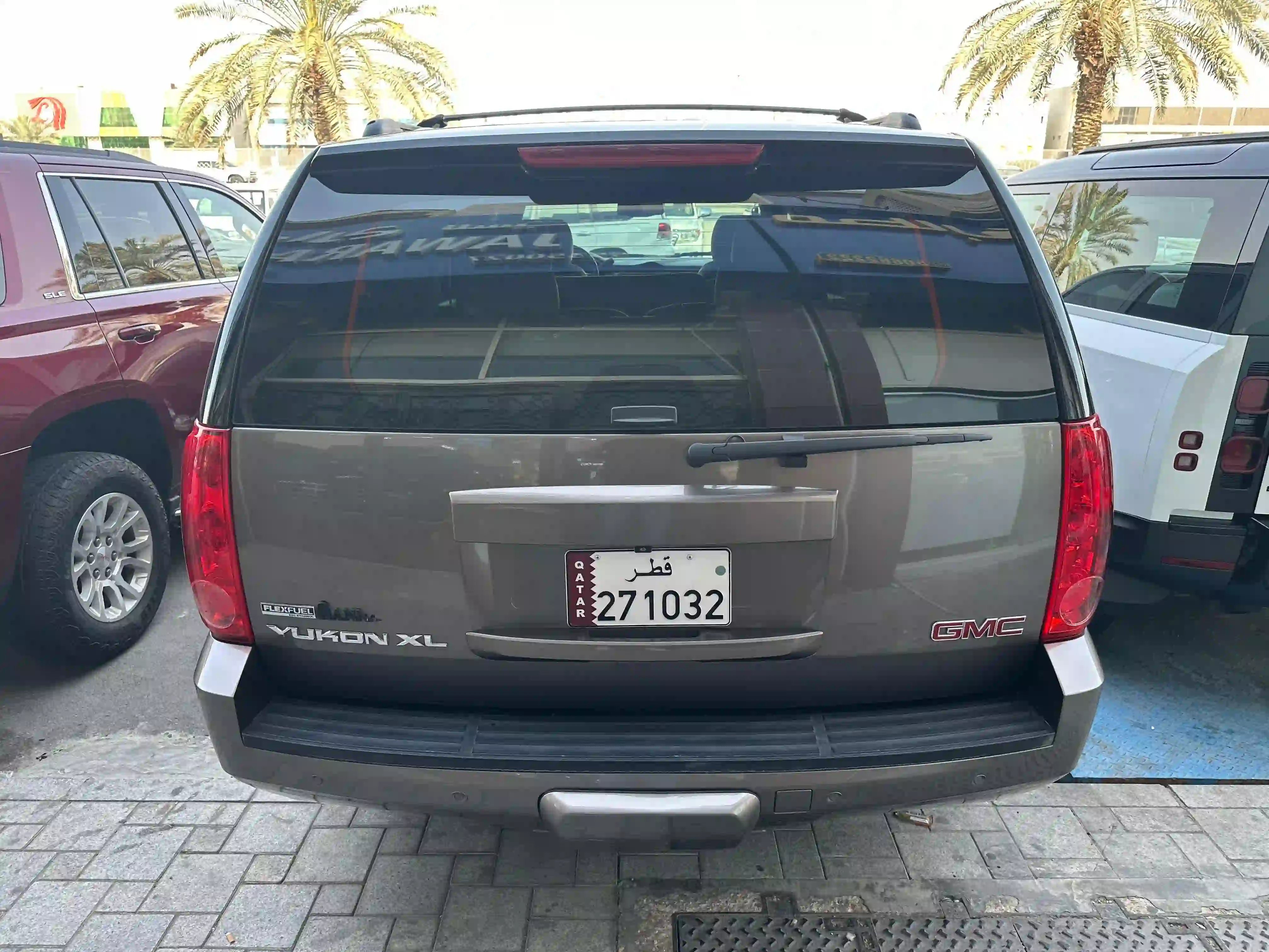 GMC Yukon XL 2011 - Image 4