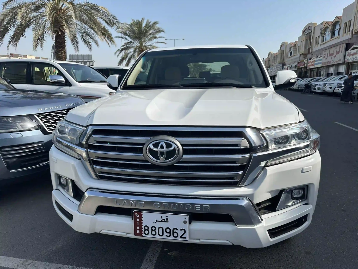 Toyota Land Cruiser GXR v8 2021