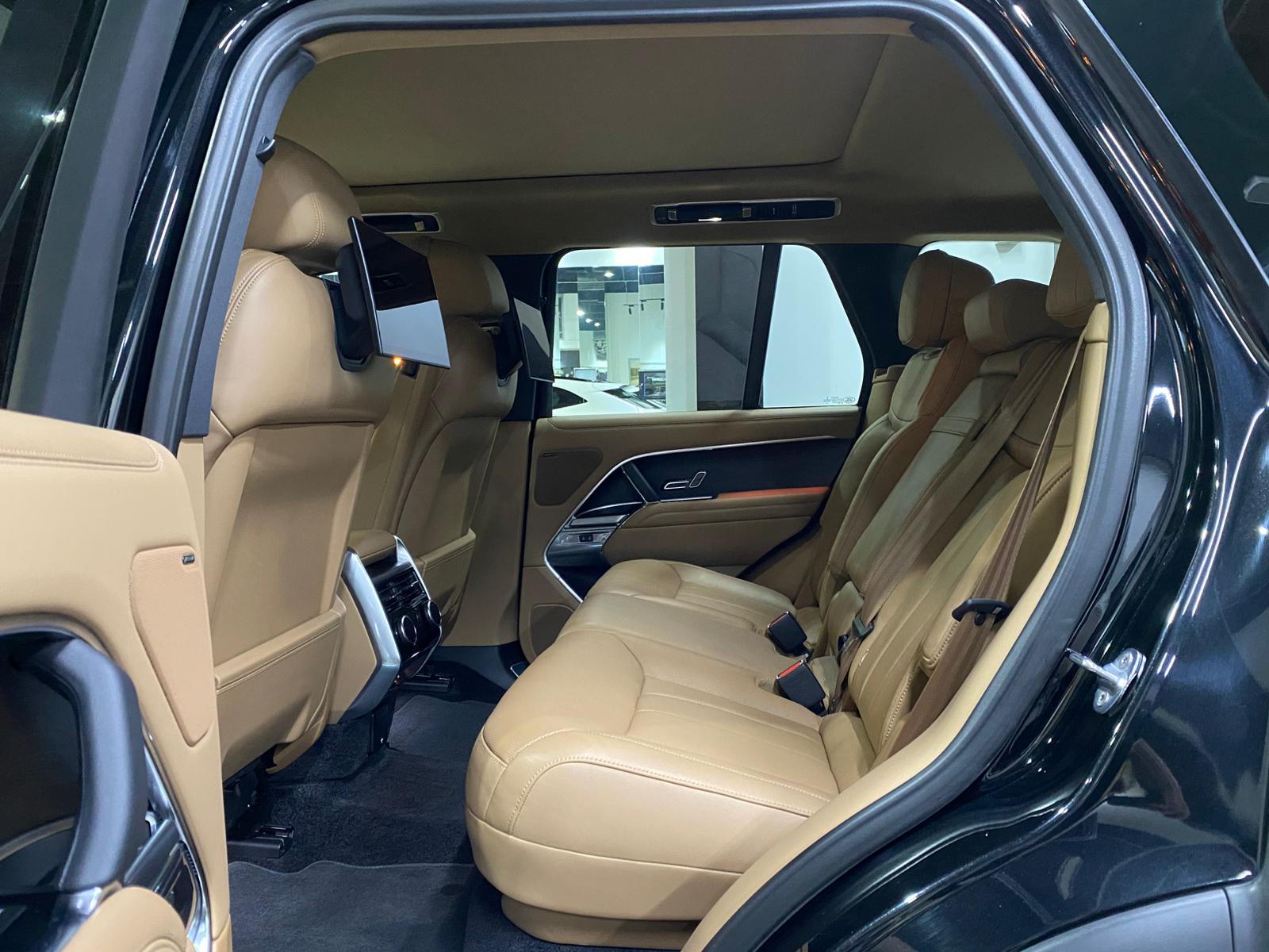 Land Rover Range Rover Vogue HSE 2023 - Image 2