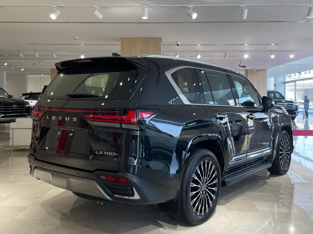 Lexus LX 700 ViP HEV 2025 - Image 2
