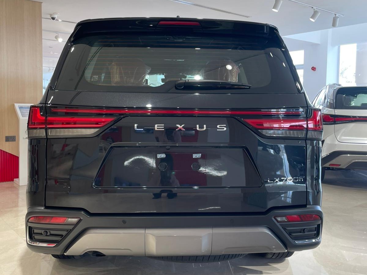 Lexus LX 700 ViP HEV 2025 - Image 4